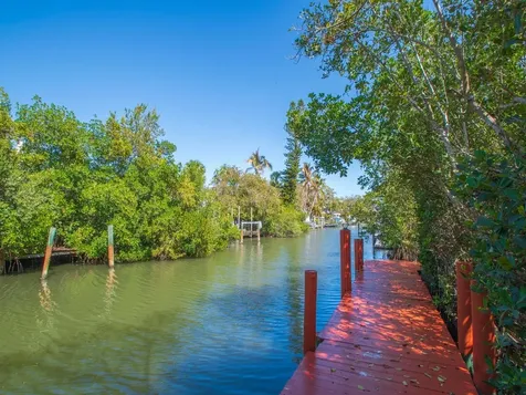 527 E Causeway Boulevard Vero Beach FL 32963