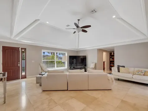 527 E Causeway Boulevard Vero Beach FL 32963