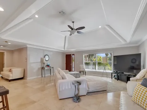 527 E Causeway Boulevard Vero Beach FL 32963