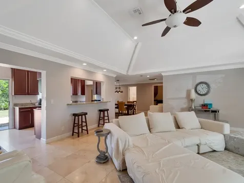 527 E Causeway Boulevard Vero Beach FL 32963