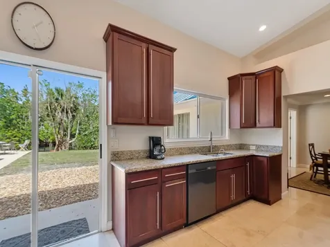527 E Causeway Boulevard Vero Beach FL 32963
