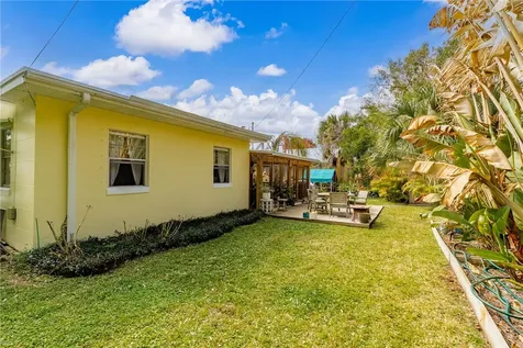 2746 1st Street Vero Beach FL 32968
