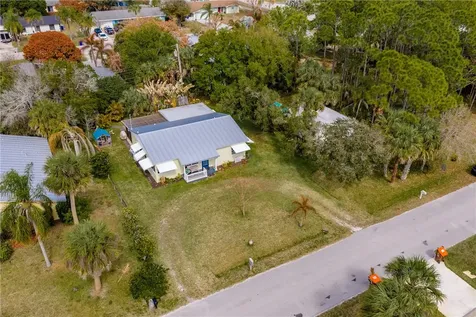 2746 1st Street Vero Beach FL 32968