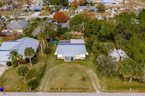 2746 1st Street Vero Beach FL 32968