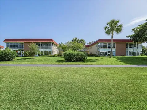 106 Spring Lake Court Vero Beach FL 32962