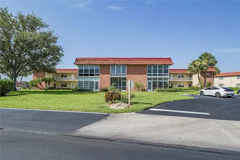 106 Spring Lake Court Vero Beach FL 32962