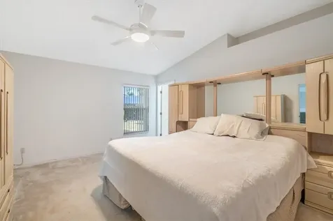 1009 E 13th Square Vero Beach FL 32960