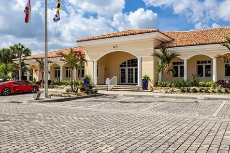 17 Harbour Isle Drive W Fort Pierce FL 34949