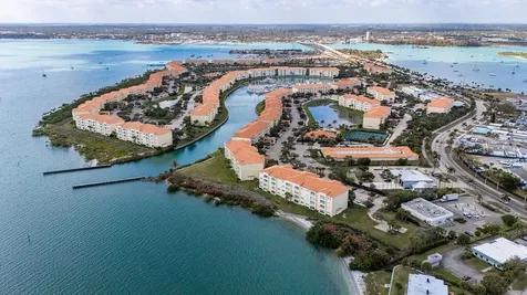 17 Harbour Isle Drive W Fort Pierce FL 34949