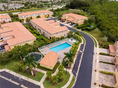 323 Versailles Lane Vero Beach FL 32960