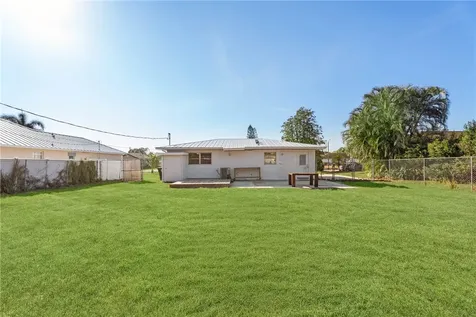 341 SE Bayview Terrace Port St Lucie FL 34983