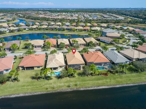 5085 Pendelton Square Vero Beach FL 32967