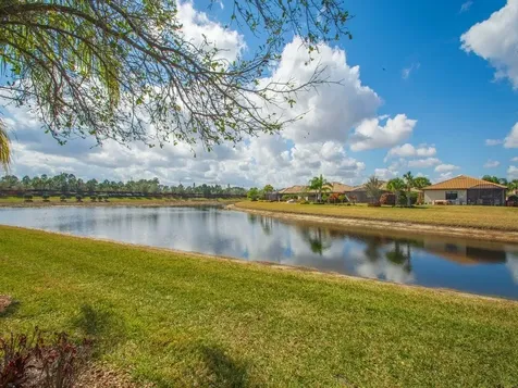 5085 Pendelton Square Vero Beach FL 32967