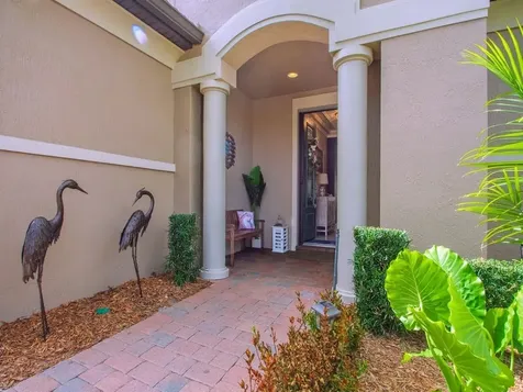 5085 Pendelton Square Vero Beach FL 32967