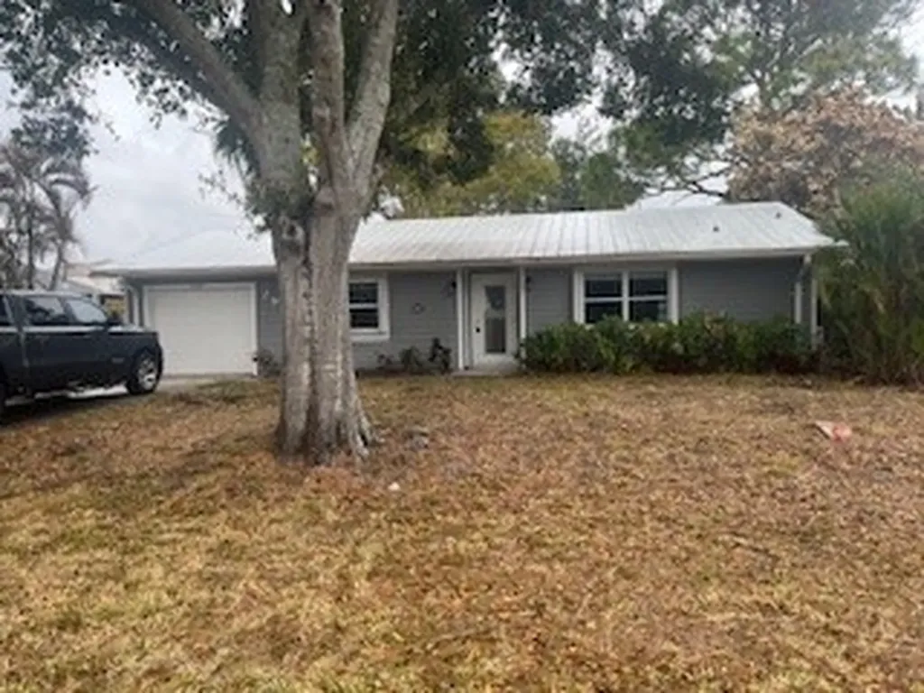 291 Moselle Avenue SW Port St Lucie FL 34984