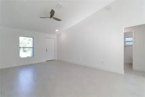 50 S Willow Street Fellsmere FL 32948