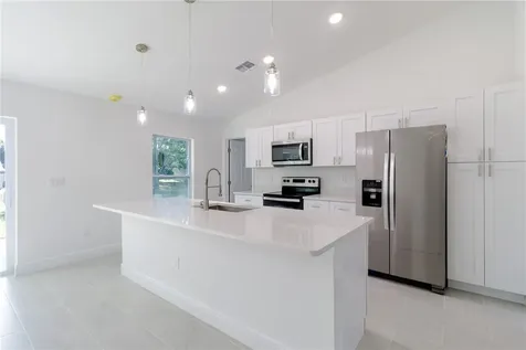 50 S Willow Street Fellsmere FL 32948