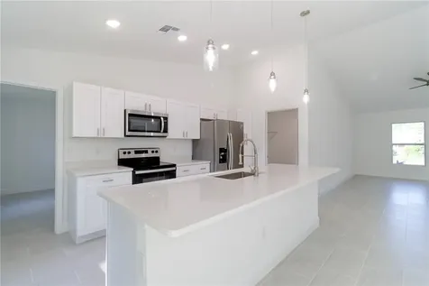 50 S Willow Street Fellsmere FL 32948