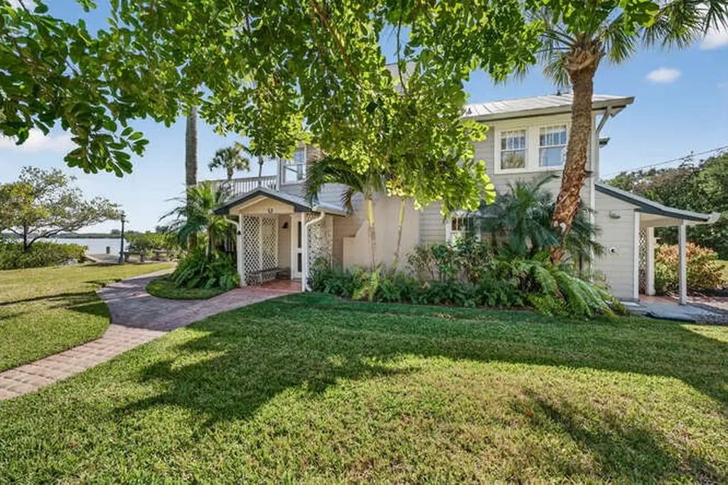 1935 Quay Dock Road Vero Beach FL 32967