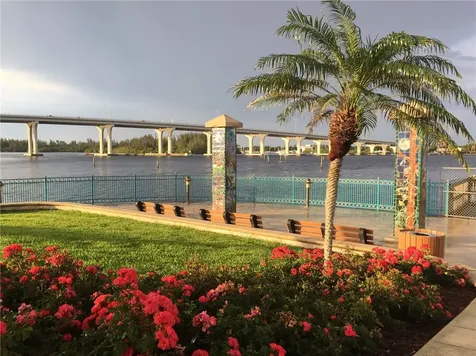 137 38th Court SW Vero Beach FL 32968