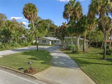 835 Royal Palm Place Vero Beach FL 32960
