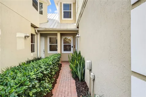 1915 Bridgepointe Circle Vero Beach FL 32967