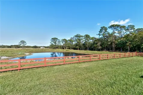 13720 101st Street Fellsmere FL 32948