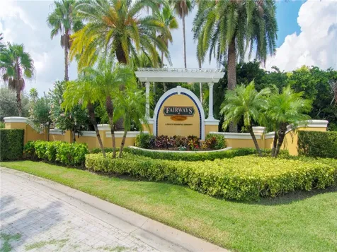 5015 Fairways Circle Vero Beach FL 32967