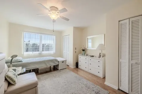 2333 Indian River Boulevard Vero Beach FL 32960