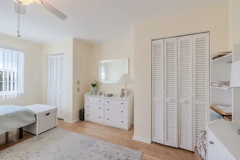 2333 Indian River Boulevard Vero Beach FL 32960