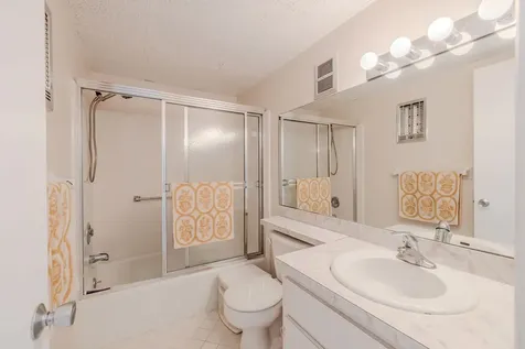2333 Indian River Boulevard Vero Beach FL 32960