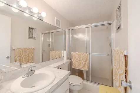 2333 Indian River Boulevard Vero Beach FL 32960