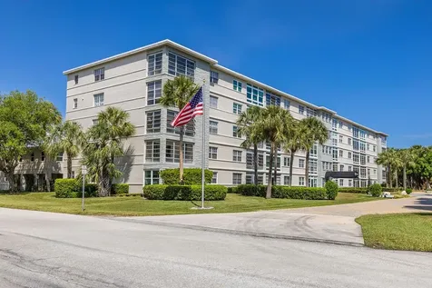 2333 Indian River Boulevard Vero Beach FL 32960