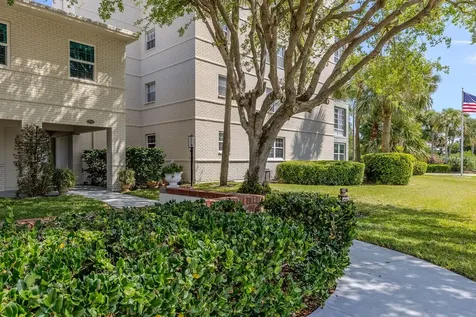 2333 Indian River Boulevard Vero Beach FL 32960