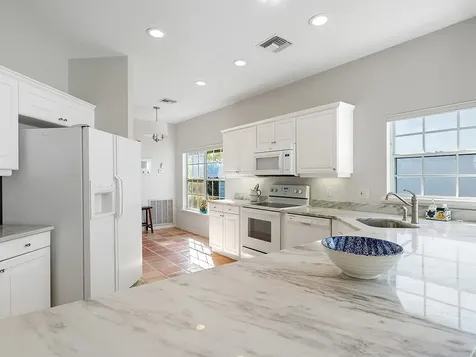 8823 Lakeside Circle Vero Beach FL 32963