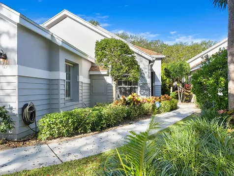 8823 Lakeside Circle Vero Beach FL 32963