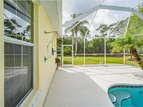 5873 Pine Ridge Circle Vero Beach FL 32967