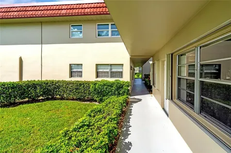 98 Spring Lake Drive Vero Beach FL 32962