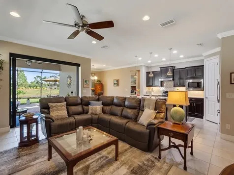 5041 Pendelton Square Vero Beach FL 32967