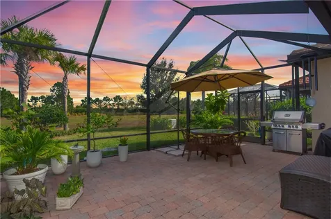 5041 Pendelton Square Vero Beach FL 32967