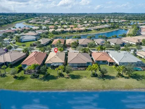 5041 Pendelton Square Vero Beach FL 32967