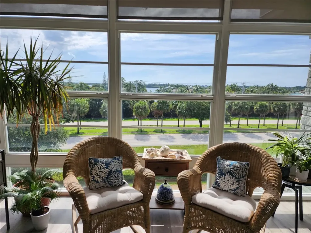 2333 Indian River Boulevard Vero Beach FL 32960