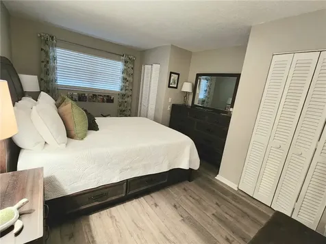 2333 Indian River Boulevard Vero Beach FL 32960