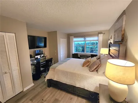 2333 Indian River Boulevard Vero Beach FL 32960
