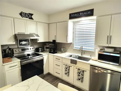 2333 Indian River Boulevard Vero Beach FL 32960