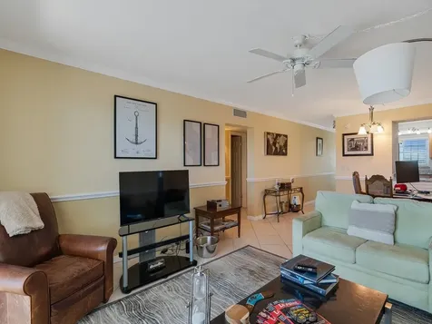 2333 Indian River Boulevard Vero Beach FL 32960