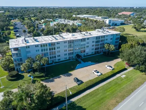 2333 Indian River Boulevard Vero Beach FL 32960