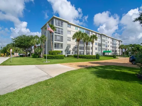 2333 Indian River Boulevard Vero Beach FL 32960