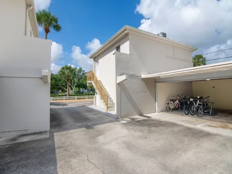 2333 Indian River Boulevard Vero Beach FL 32960