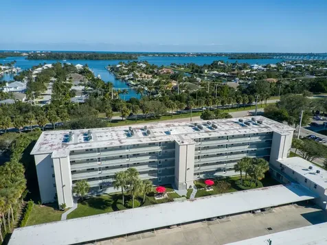 2333 Indian River Boulevard Vero Beach FL 32960